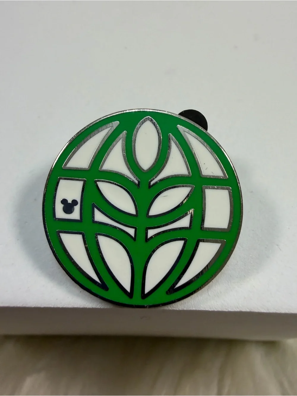 💜3/$15💜 Disney Green and White Enamel Pin